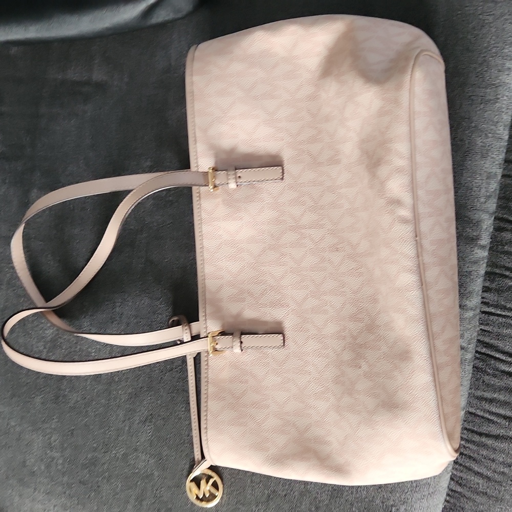 COPY - NWOT pink Michael kors purse 👛